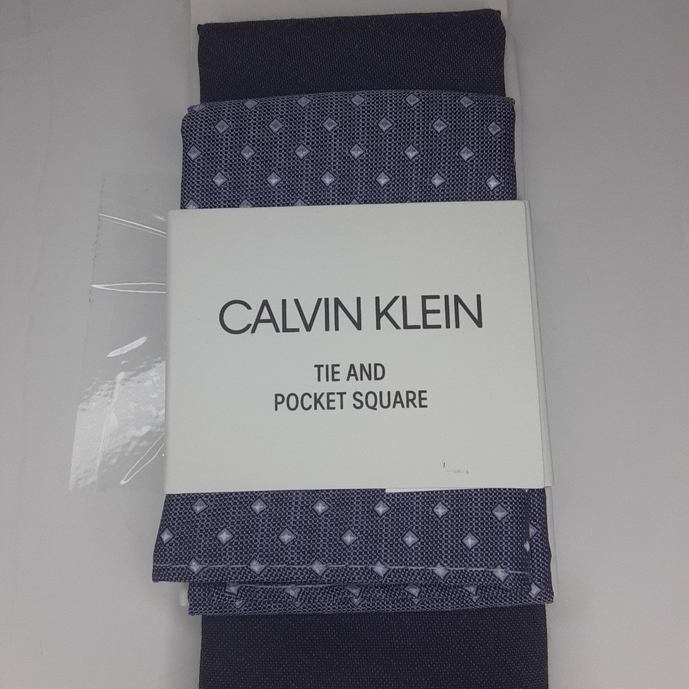 Calvin Klein tie and pocket square